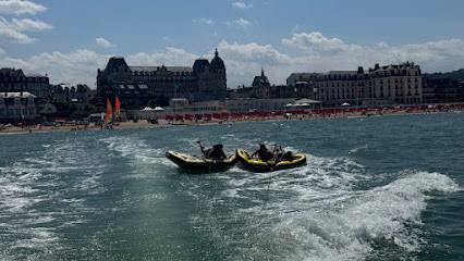 Activité : Activités nautiques, bouée tractée à Cabourg et Houlgate en Normandie
