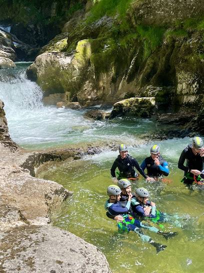 Activité : Outdoor Activities : canyoning et via ferrata dans le Jura