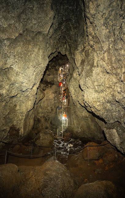 Activité : Vatnshellir Lava Cave