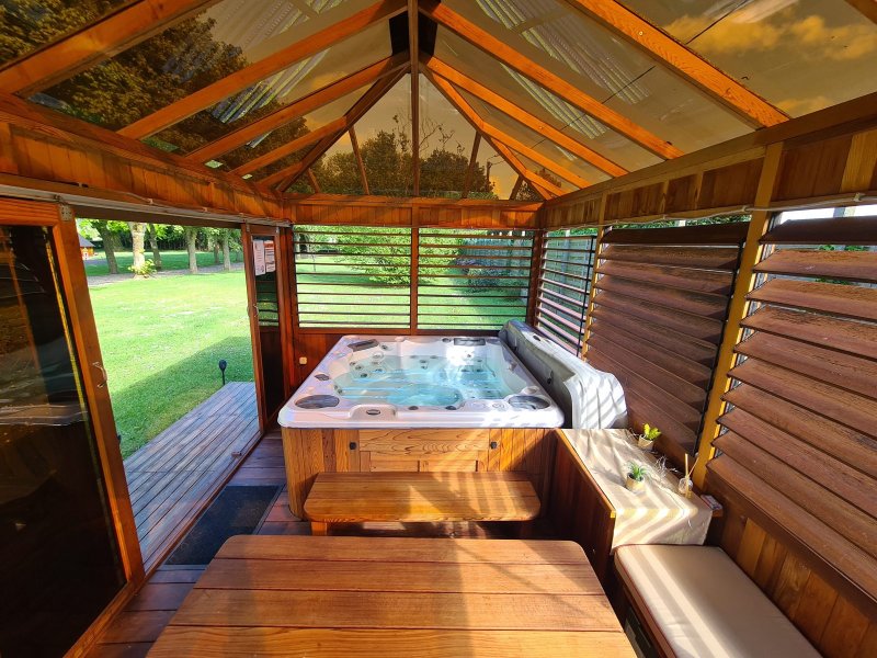 Activité : Château des Lumières- Massage, Jacuzzi