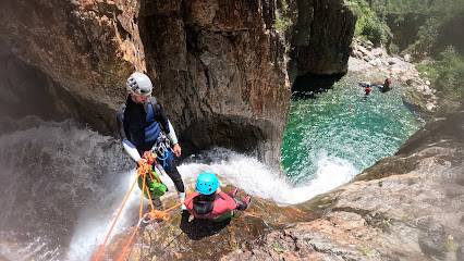 Activité : O'Calm Canyon / Canyoning Pyrénées - Activité de loisirs & aventure en Ariège