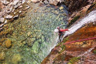 Activité : Ici et Ailleurs - Canyoning & Spéléologie Ariège