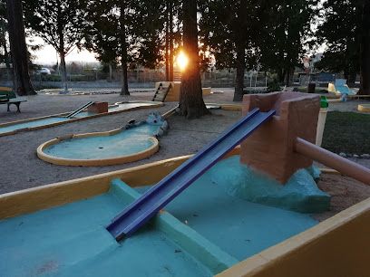 Activité : Mini golf, restauration rapide, manège