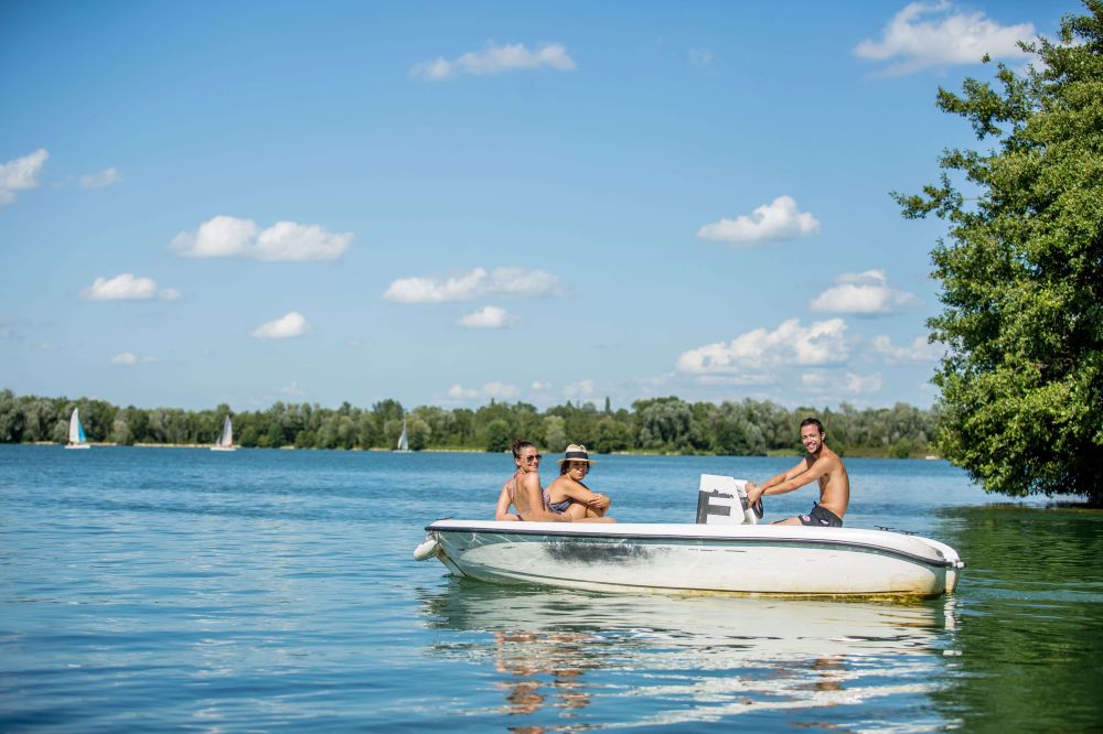Photo : Bateau électrique