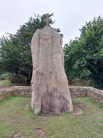 Photo : Menhir de Saint Uzec