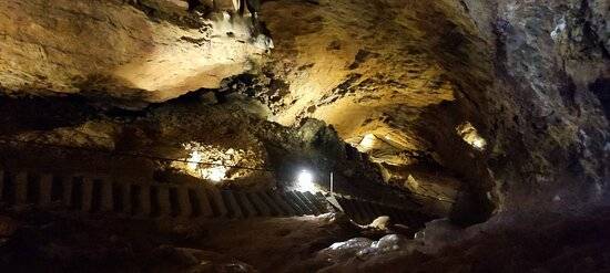 Photo de Les Grottes de Blanot