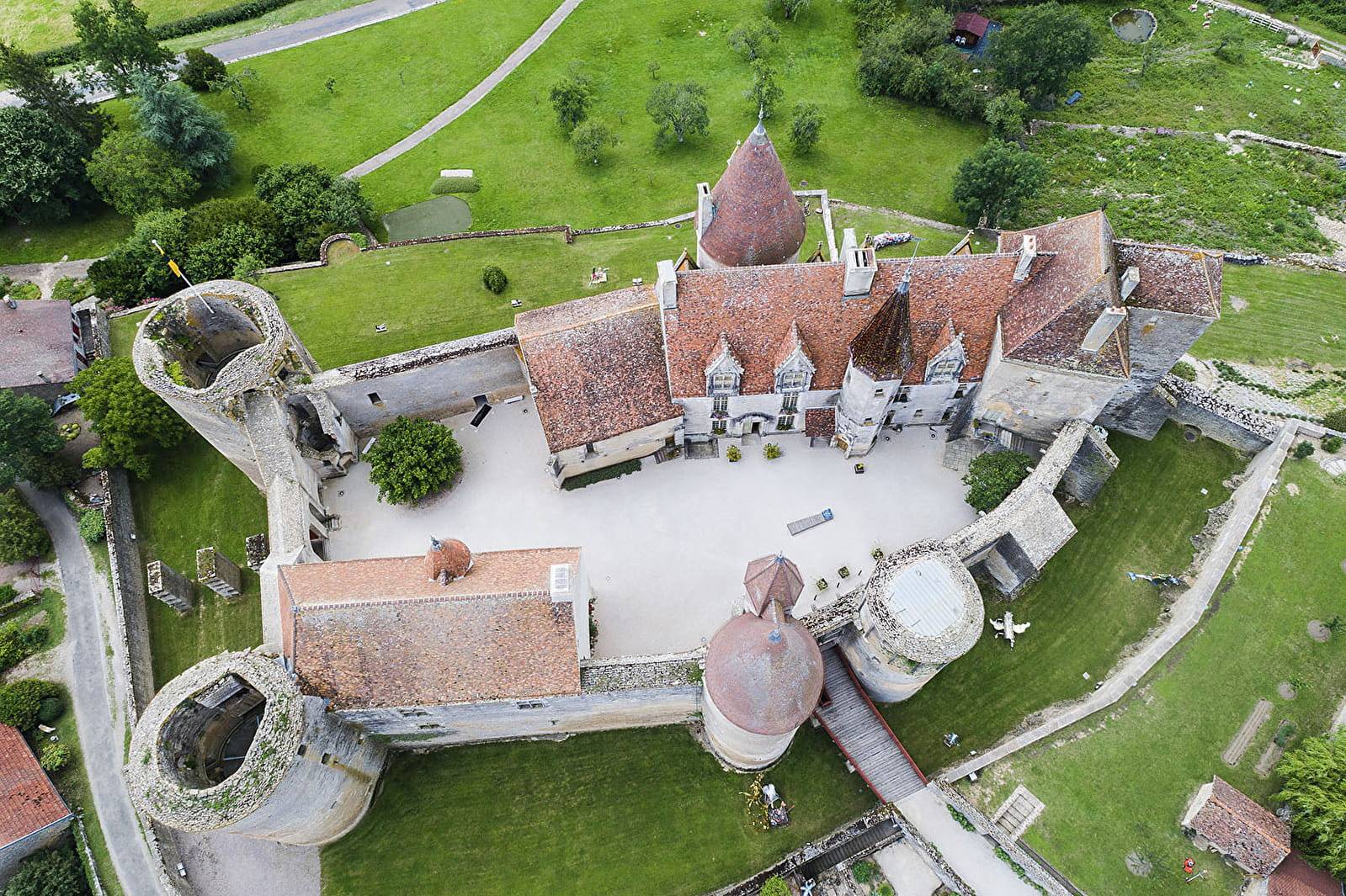 Photo de Château de Châteauneuf-en-Auxois