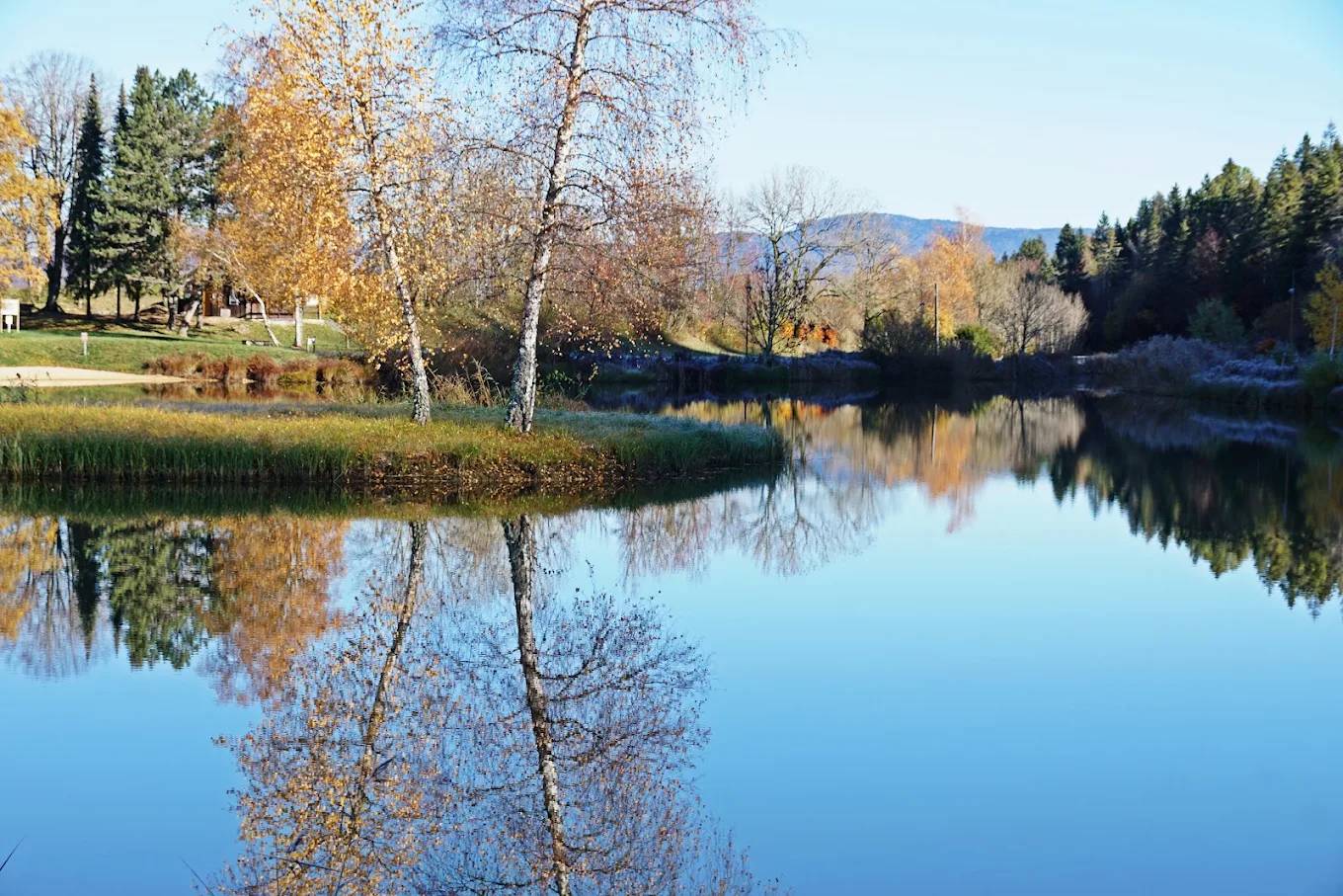 Photo : Plan d'eau de Lalleyriat