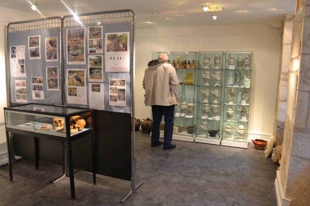 Photo de Musée Gallo-Romain d'Uxellodunum : "Musée de la Raymondie"