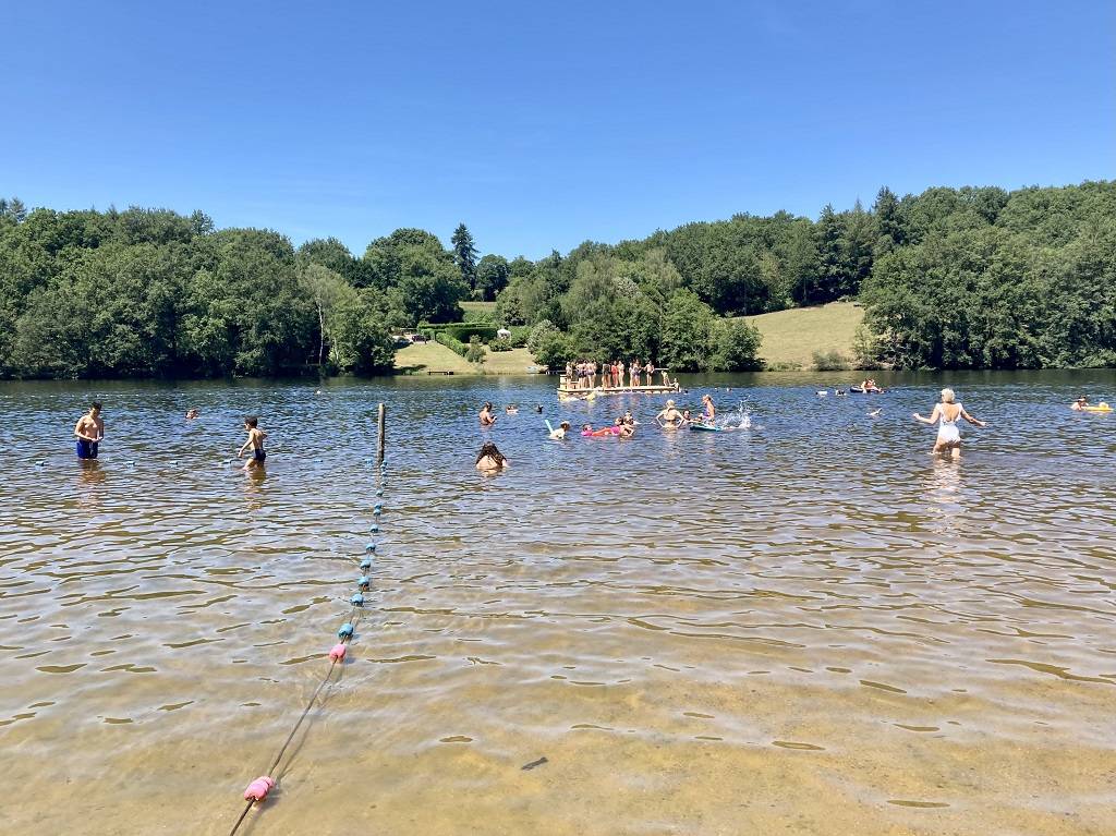 Photo de Plage du lac de Ste Hélène, à Bujaleuf