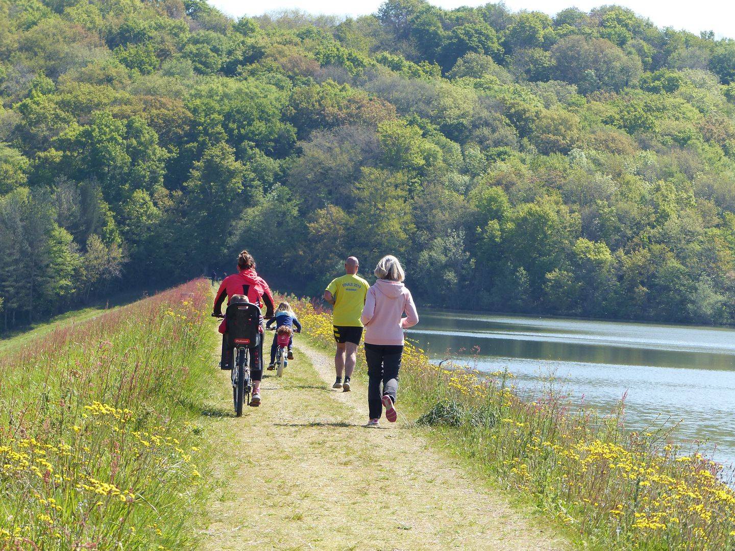 Photo de Lac de Bassillon-Vauzé