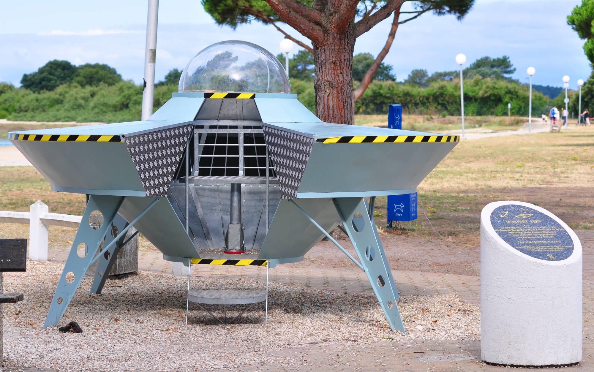 Photo de L'OVNIport et la soucoupe