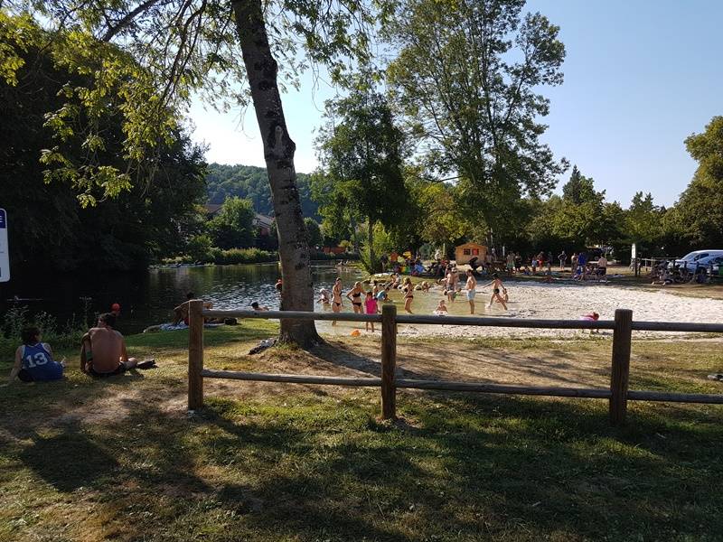 Photo de Plage surveillée dans la rivière Dronne