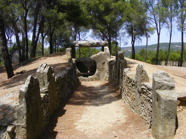 Photo : LE DOLMEN DES FADES