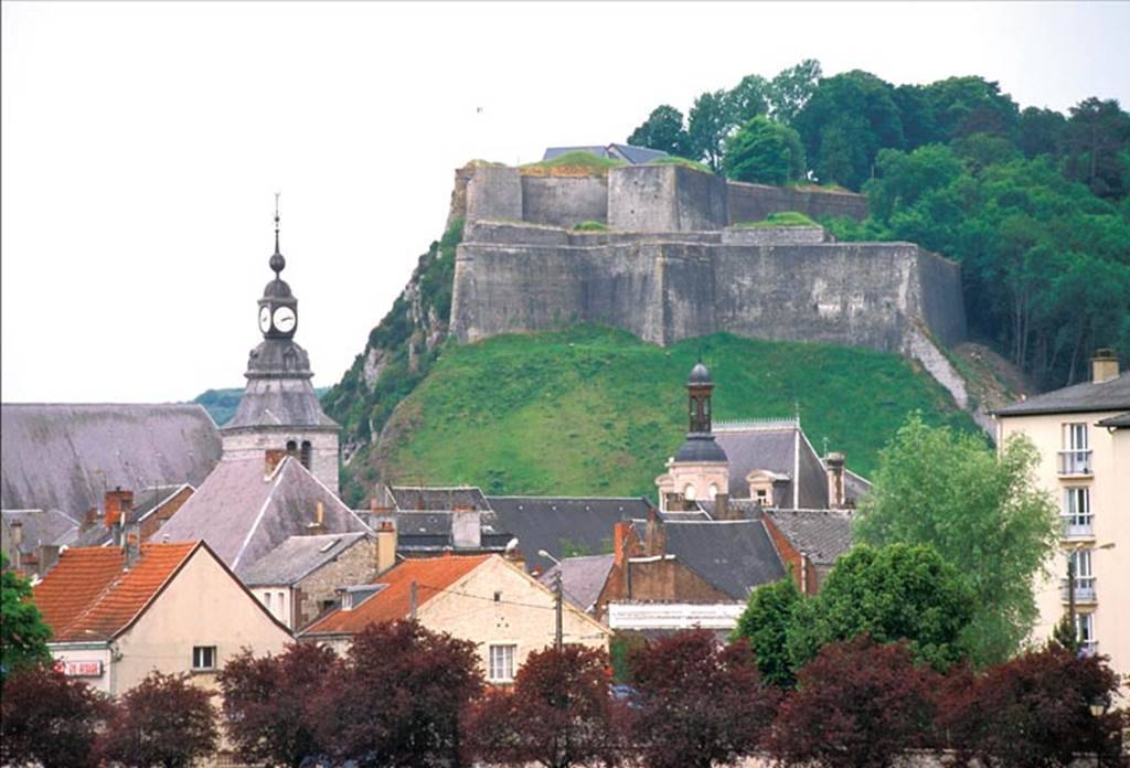 Photo : Centre ville historique de Givet