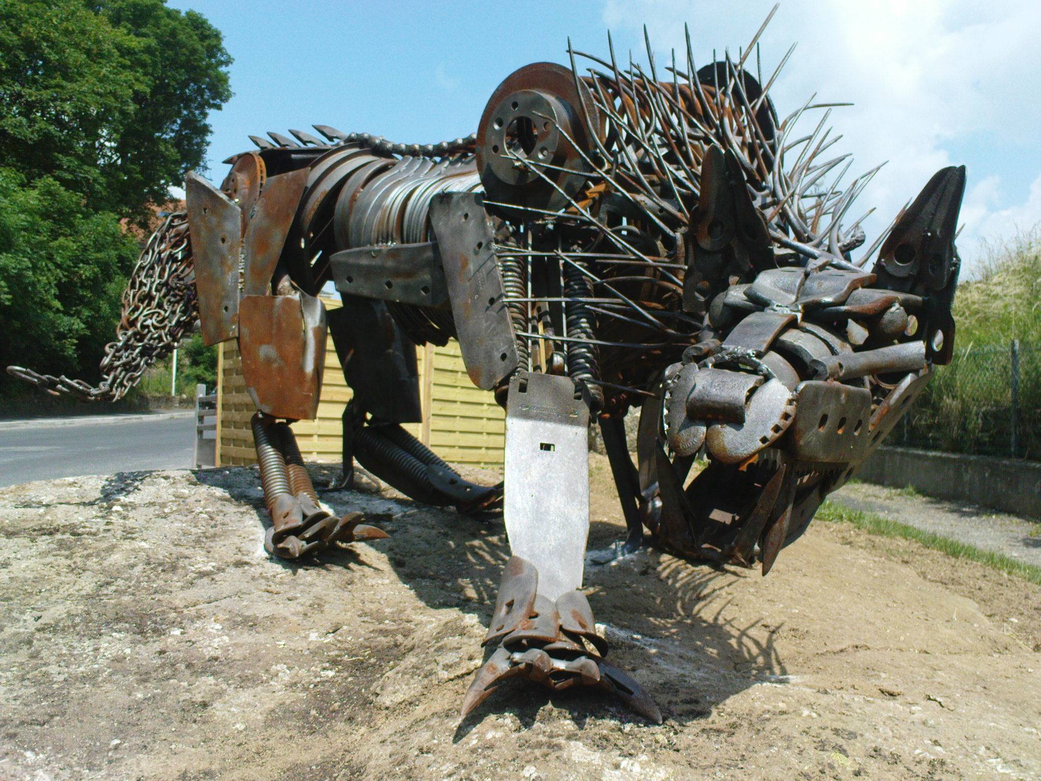 Photo de SCULPTURE DE LA BÊTE DU GÉVAUDAN