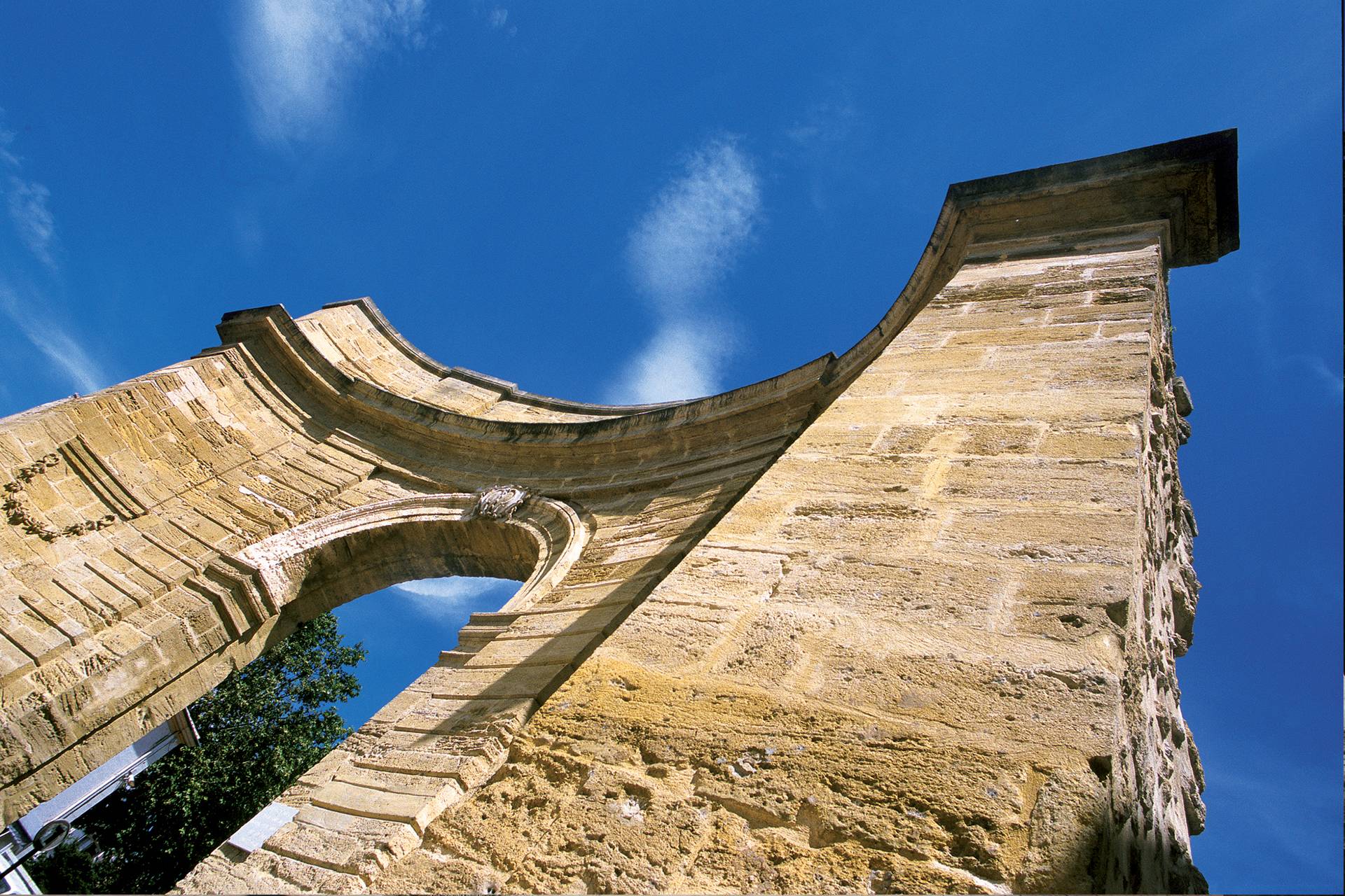 Photo : La Porte d'Arles