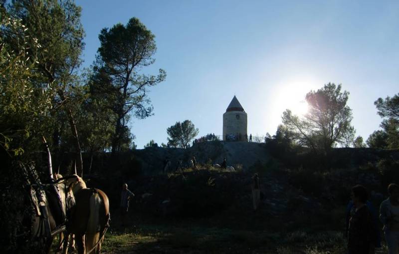 Illustration : FONTVIEILLE - Le sentier des Moulins de Daudet