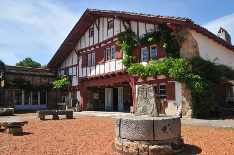 Randonnée : Saint-Pée-sur-Nivelle, patrimoine et baignade