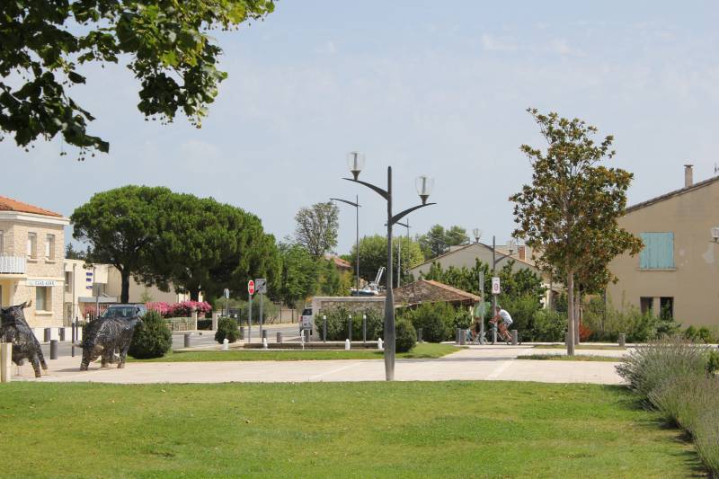 Randonnée : Bouches-du-Rhône en Paysages : Plan d'Orgon, un carrefour d'autrefois