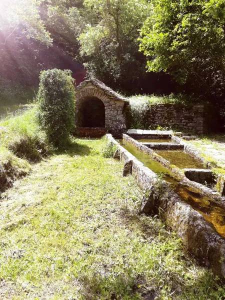Randonnée : Circuit des Fontaines voûtées motorisé au départ de Sévérac-le-Château
