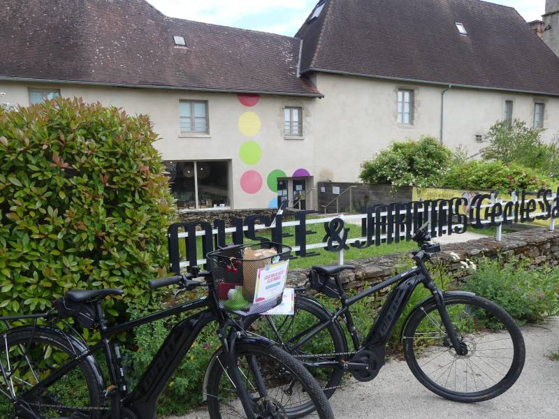 Randonnée : Boucle cyclotouristique "Musée Cécile Sabourdy"