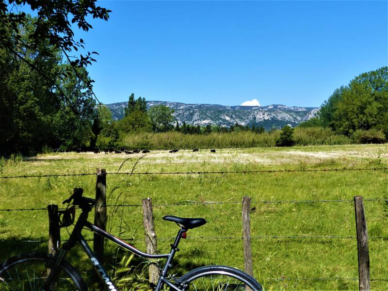 Randonnée : SÉNAS - Perrier Redon à vélo