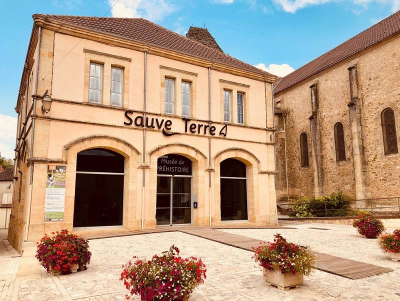 Randonnée : Sauveterre, à la découverte du musée de la préhistoire
