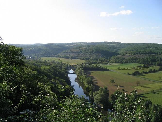 Randonnée : Point de vue sur la Vallée de la Vézère à l'escaleyrou
