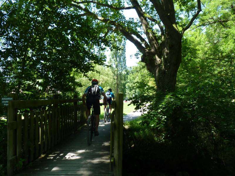 Randonnée : Montardon : le Tour du Luy de Béarn à VTT