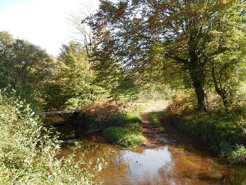 Randonnée : Balade à pied à Roussines - La vallée du Portefeuille