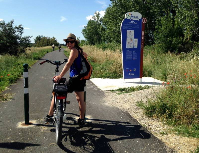Illustration : ARLES - Le long de la ViaRhôna à vélo