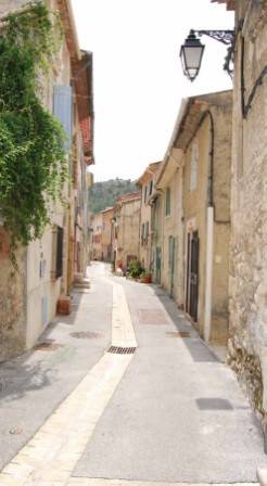 Illustration : Bouches-du-Rhône en Paysages - Meyrargues, du centre ancien au Grand Vallat