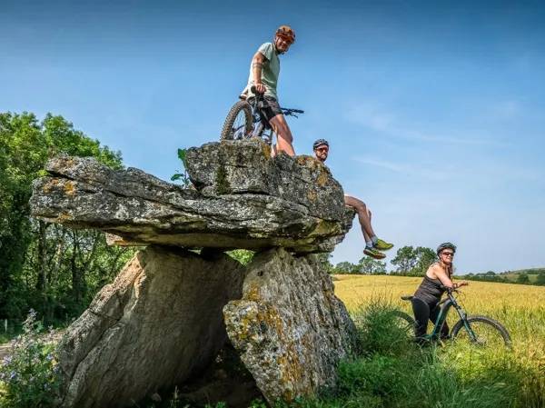 Illustration : N°2 VTT - Buissières et dolmens
