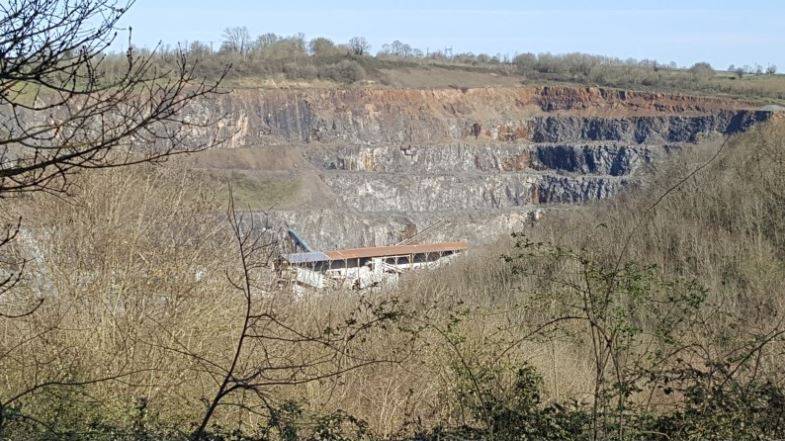 Randonnée : Randonnée : Boucle de la vallée du Chambon et de la carrière de Donia.