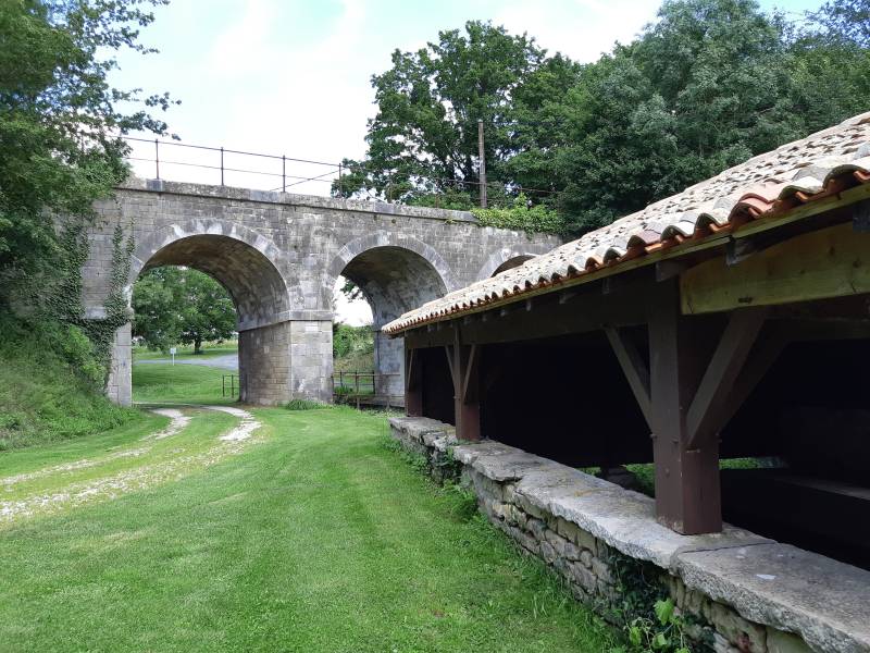 Randonnée : Chapelles et fontaines - Luché-sur-Brioux