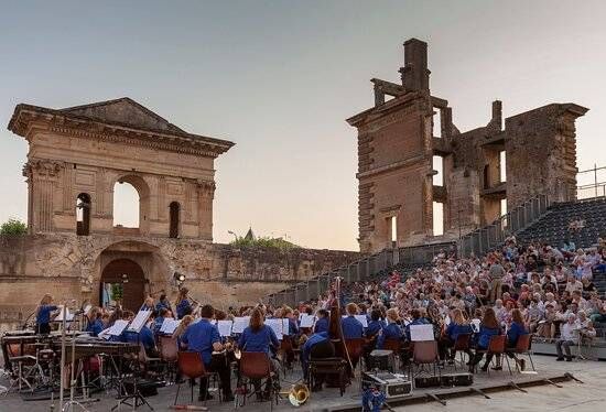 Château de la Tour d'Aigues