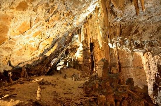Lieu : Grottes des Moidons