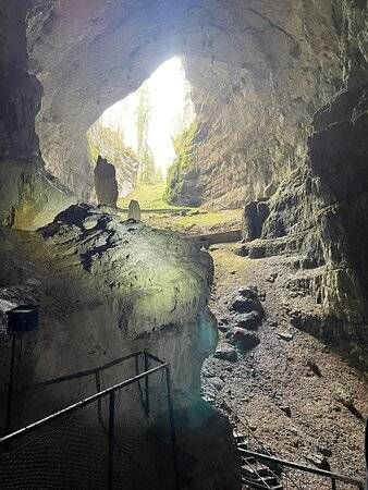 Lieu : Grotte de la Glacière