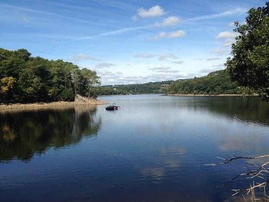 Lieu : Lac de Guerlédan