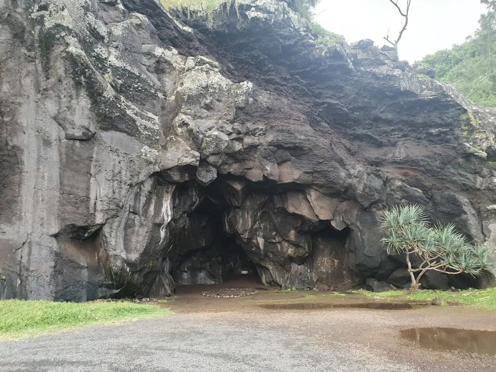 Caverne des Hirondelles (La)