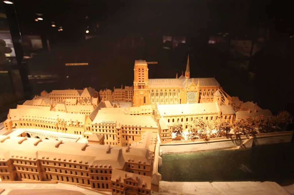 Lieu : Crypte archéologique de l'Ile de la Cité