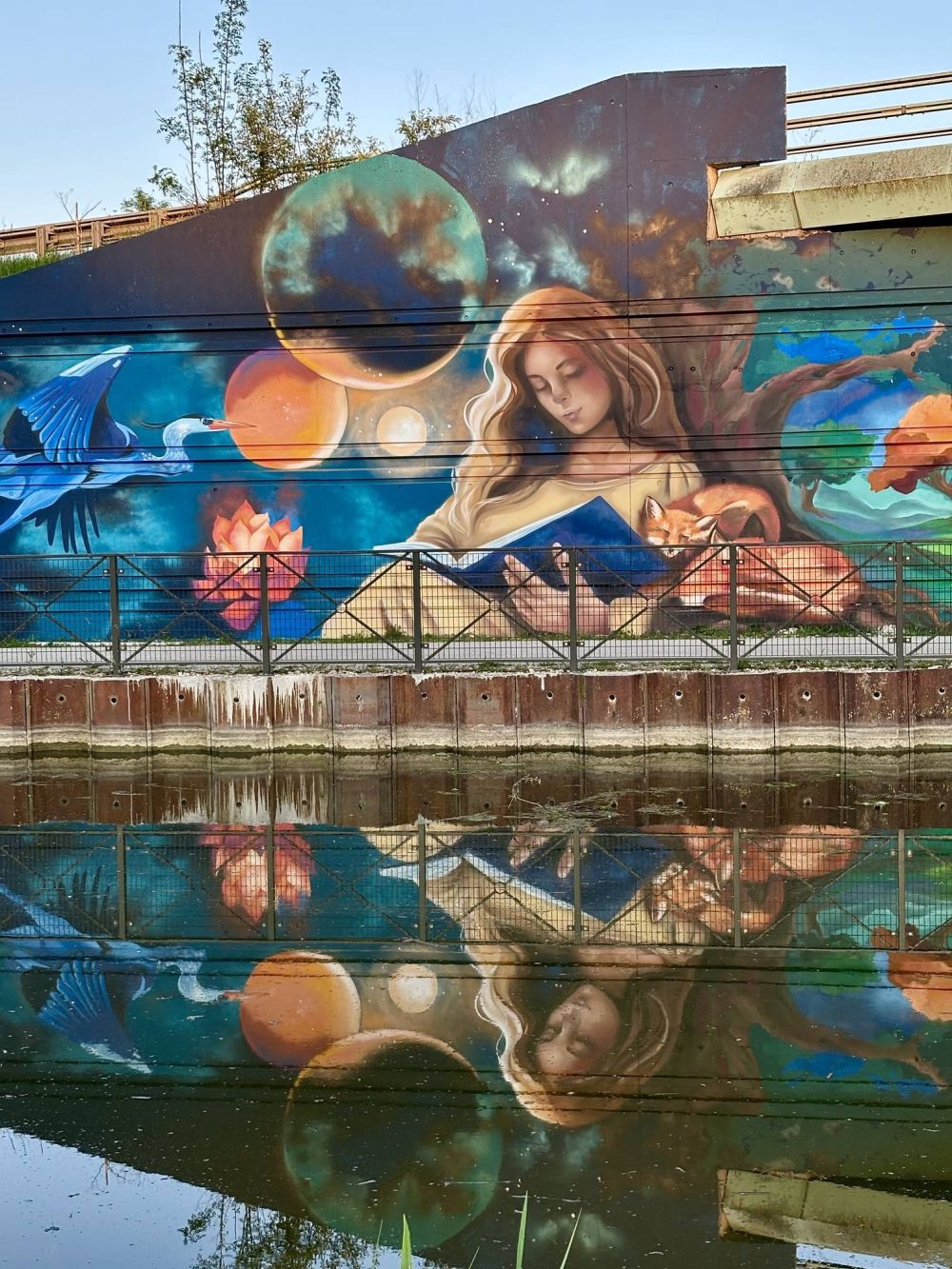 Fresque d'Anna Conda sur le Canal d'Orléans