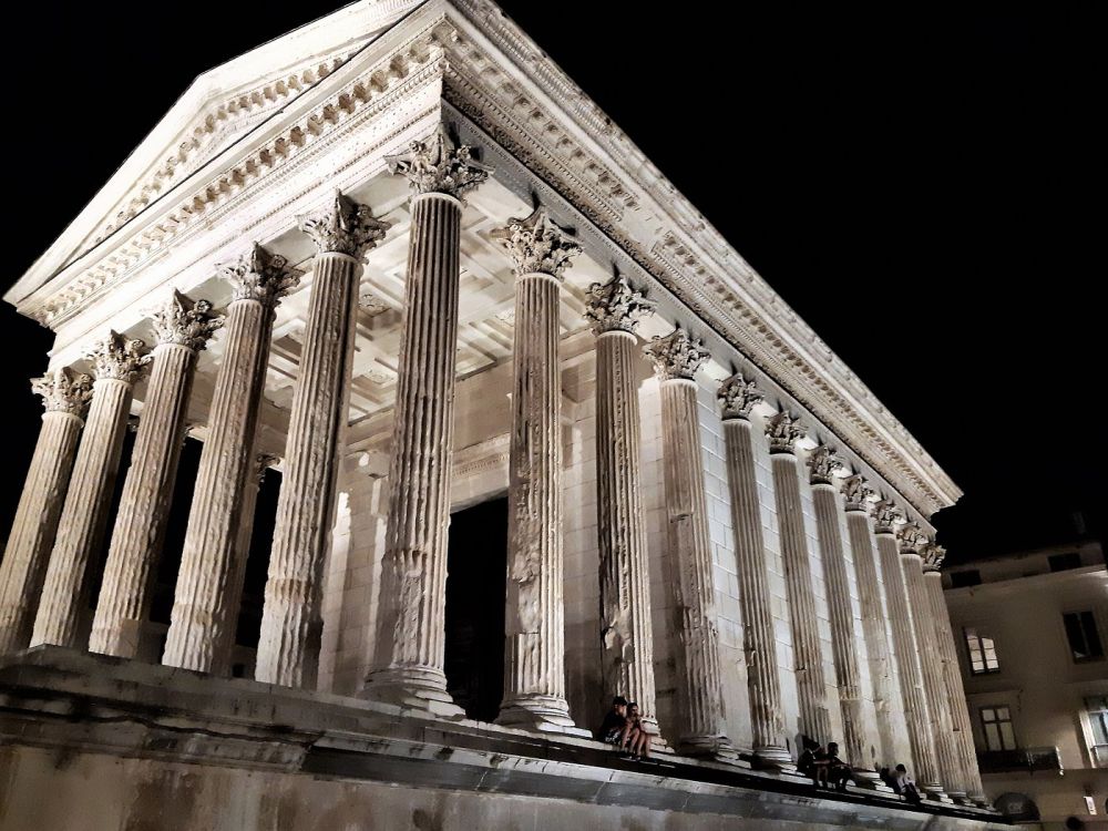 Lieu : La Maison Carrée Nîmes