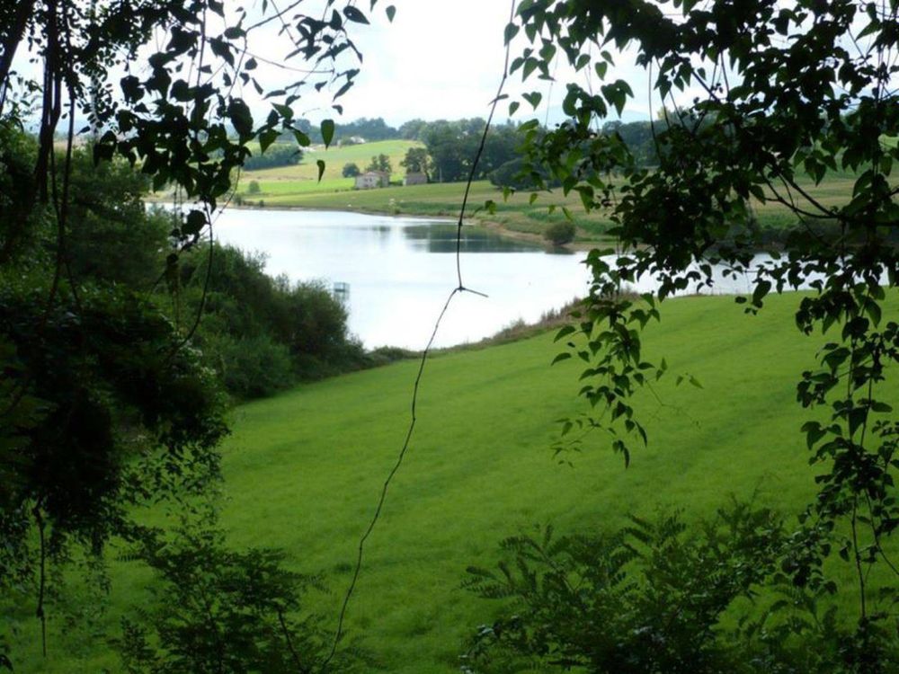 Lieu : Lac de Camou