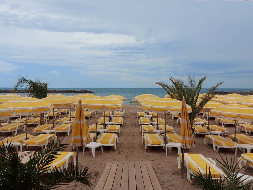 Lieu : PLAGE PRIVEE - L'OASIS