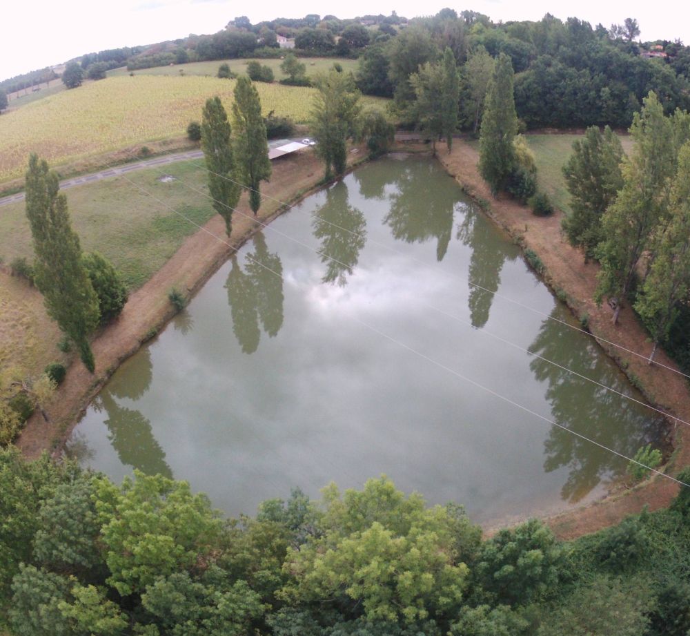 Lieu : LAC LE BORN