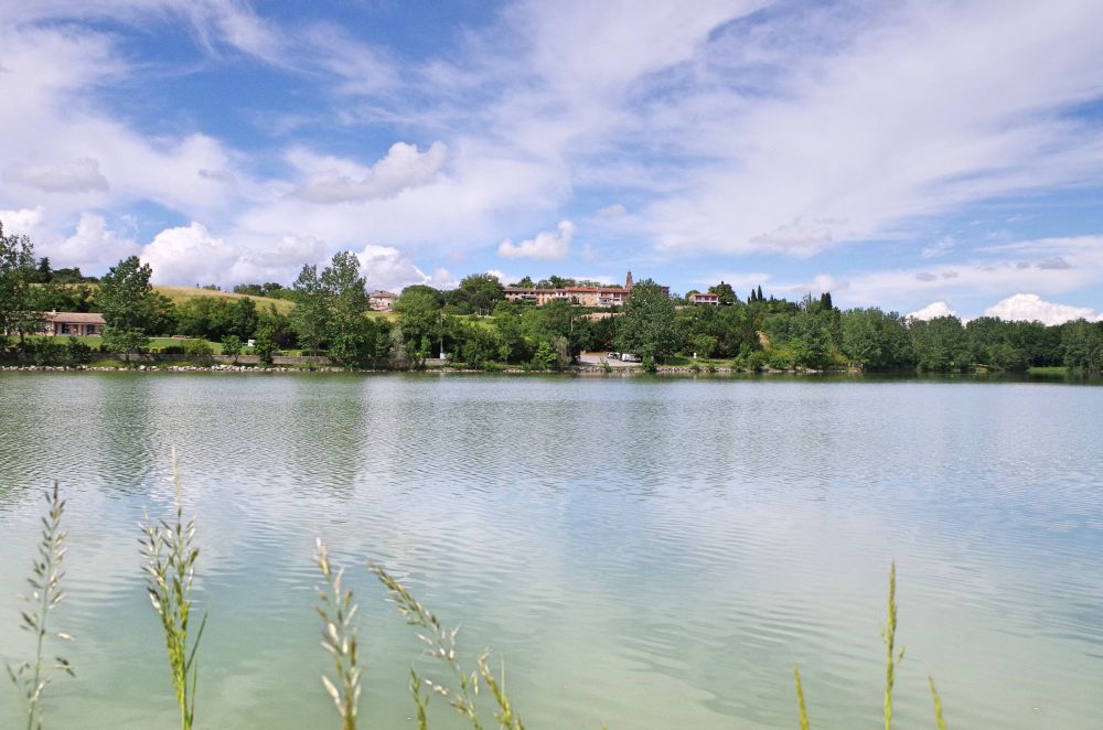 Lieu : LAC DE VALLEGUE