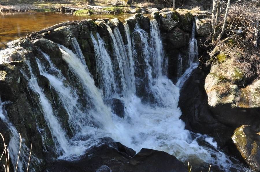 LAC DE NAUSSAC - LA CASCADE DU DONOZAU
