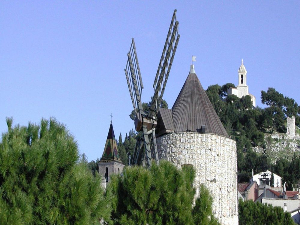 Esplanade Fréderic Mistral